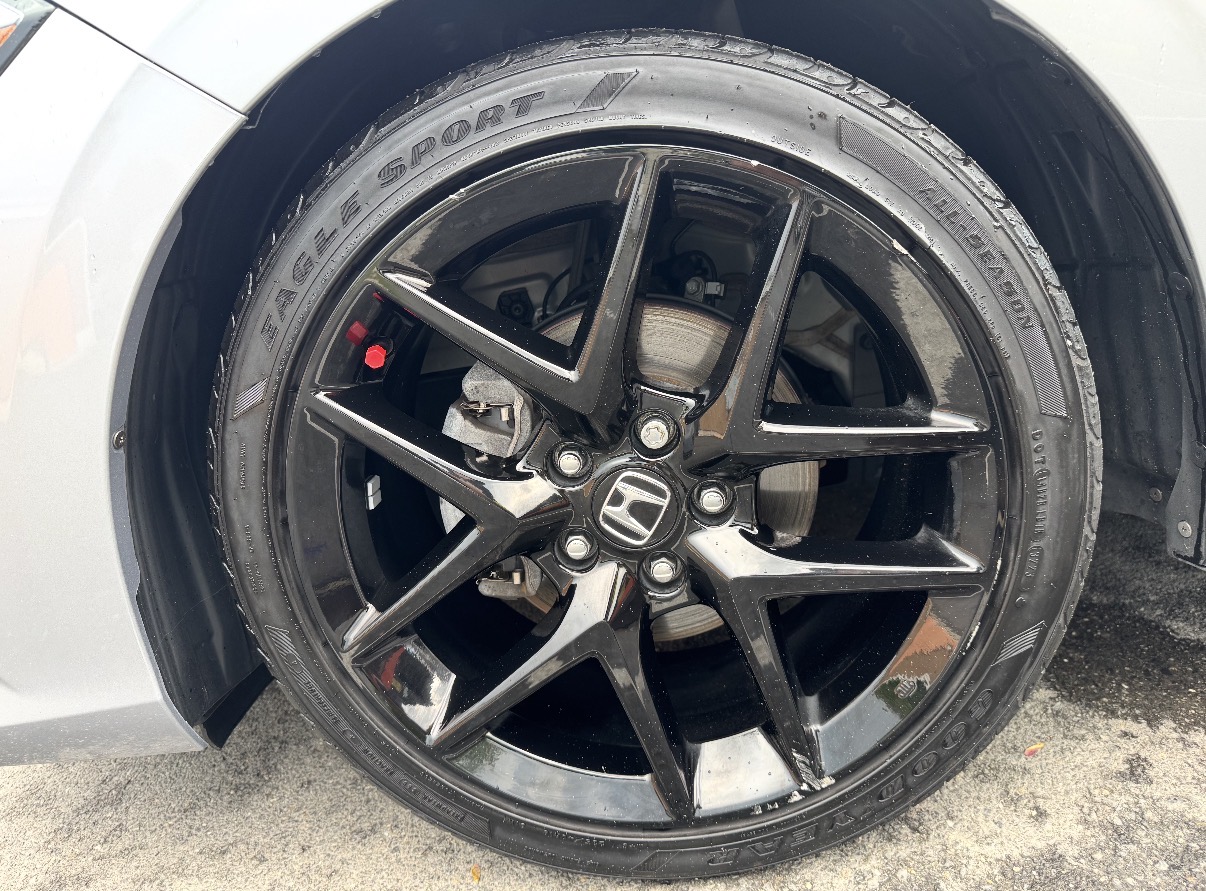 Glossy black wheel after a Pisco Mobile detail